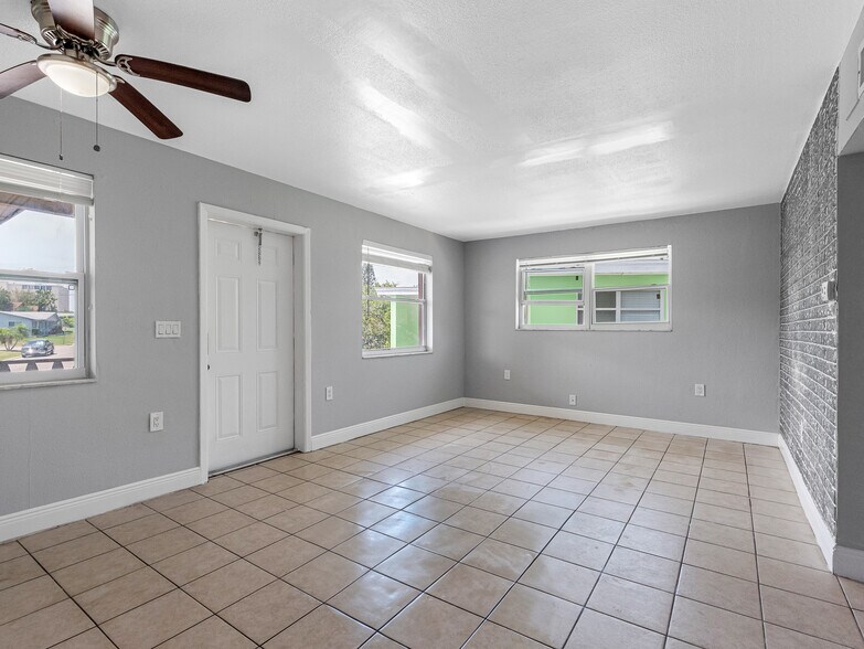Building Photo - 311 Avanda Ct