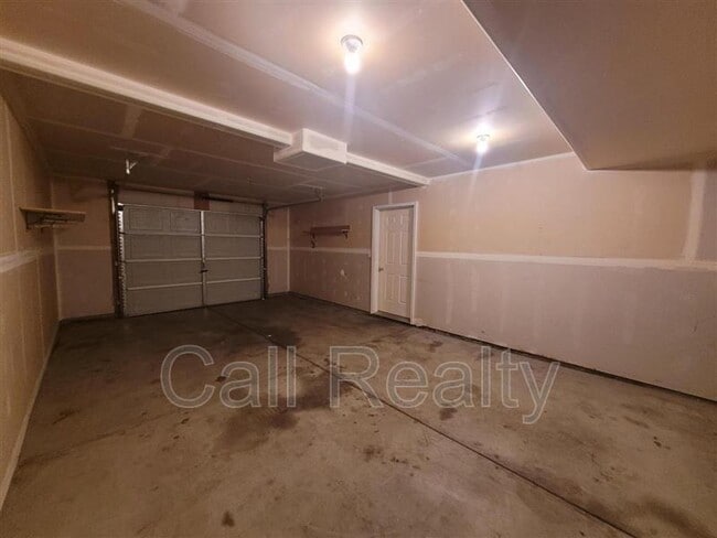 Building Photo - 13626 E Riverside Ave