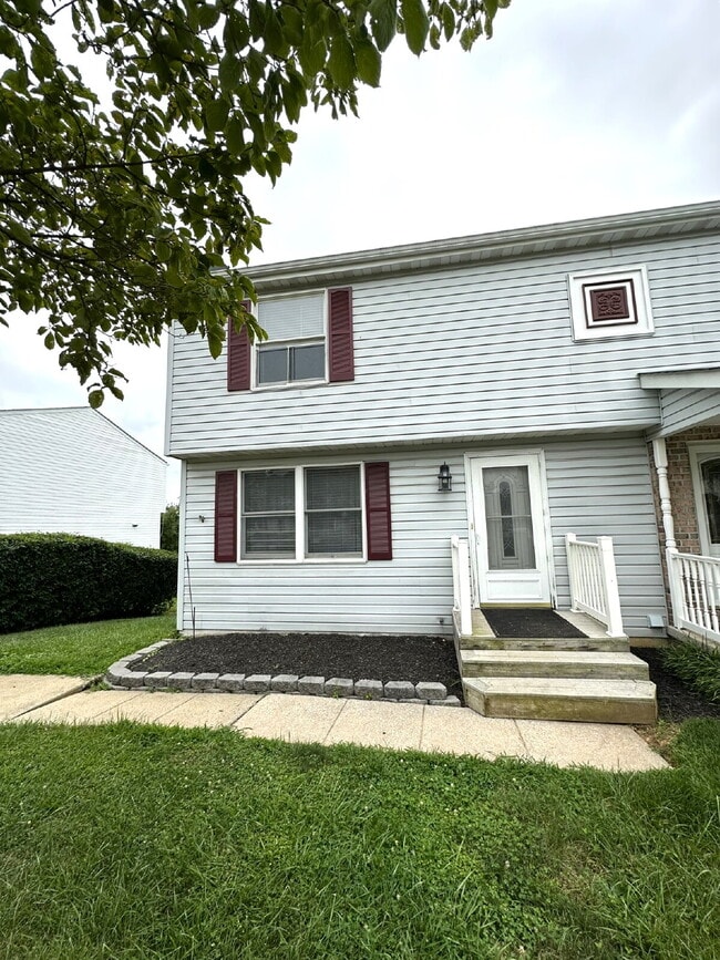 Building Photo - 3 Bedroom Duplex in Westminster