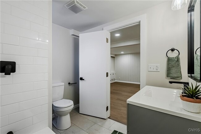 Building Photo - 63 Higby Rd