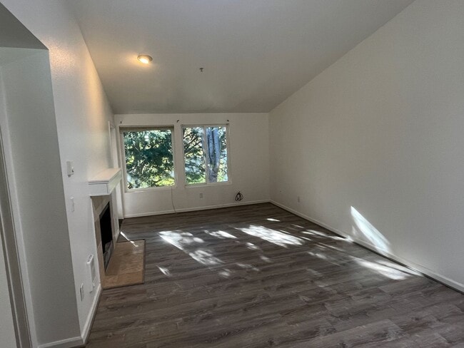 Building Photo - East Hill 2-bedroom top-floor unit w/s/g i...
