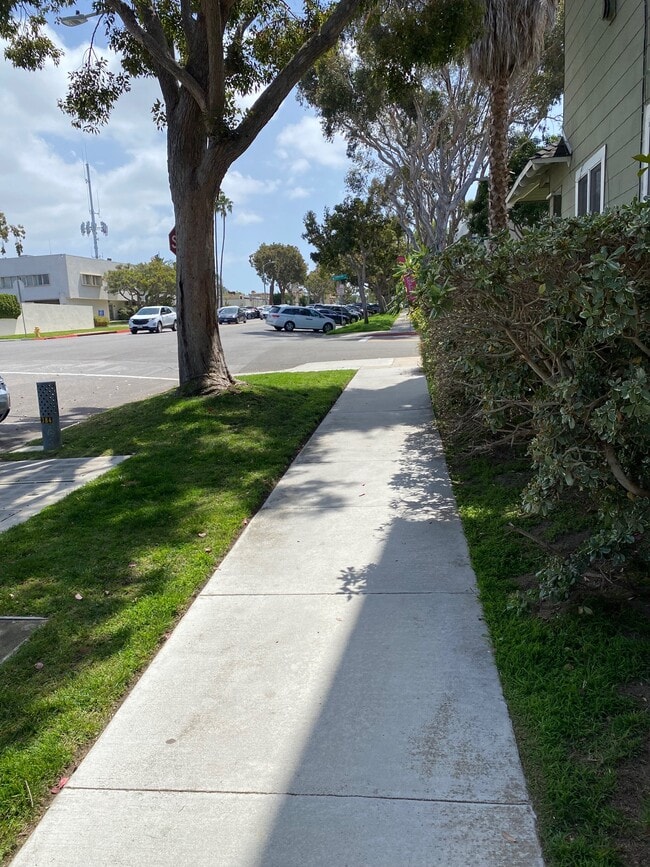 Building Photo - 405 N Broadway