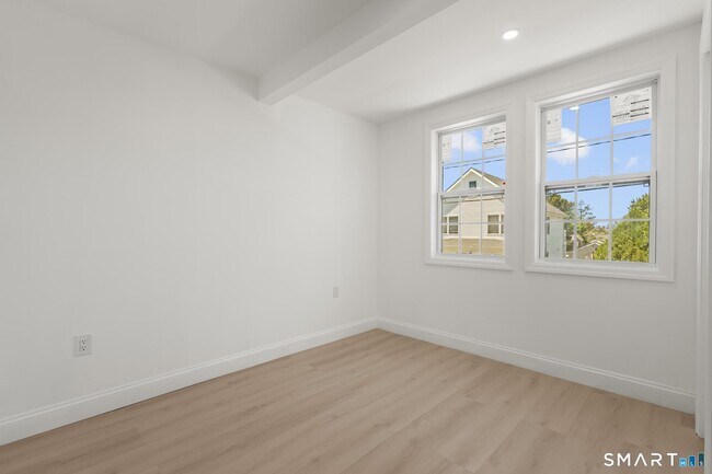 Building Photo - 64 Soundview Ave