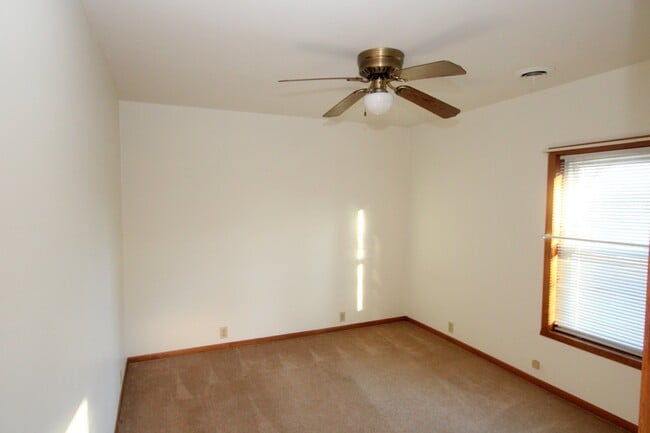 Building Photo - 609 Blakely St