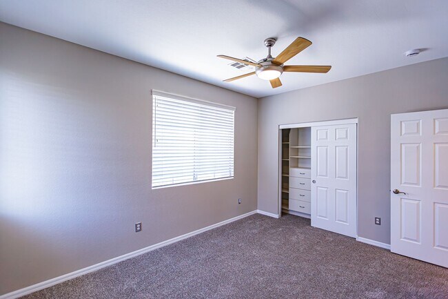 Building Photo - Townhome near Downtown Summerlin