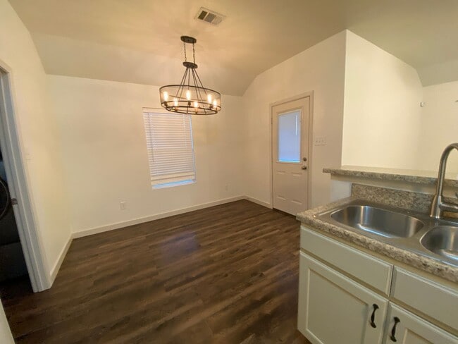 Building Photo - Beautiful Upgraded 3 Bedroom home in Brookland School District!