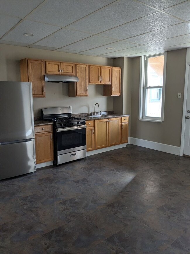 Building Photo - 2 bedroom, 1 bath in Beaver Falls