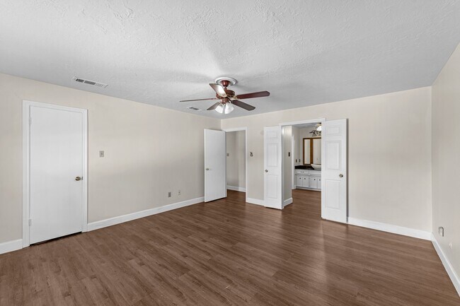 Building Photo - 11319 Briar Forest Dr