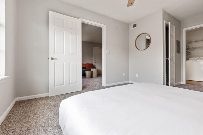 Building Photo - 8054 Exchange Dr