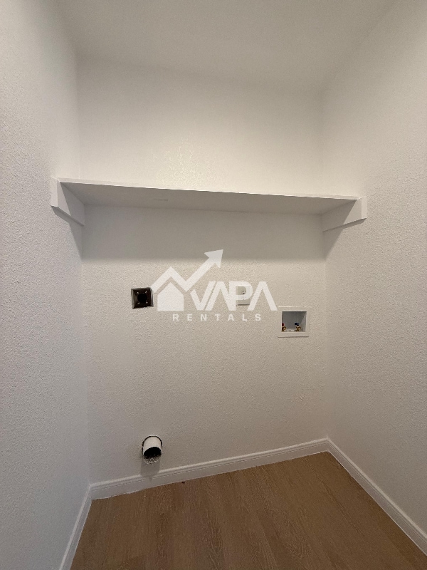 Building Photo - 8007 Lake Forest Dr