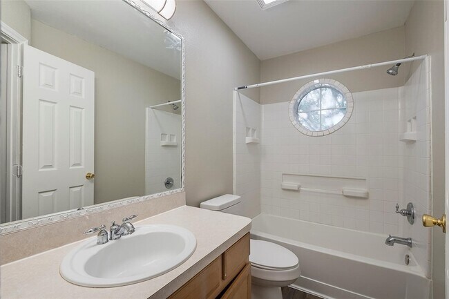 Building Photo - 3205 Carverly Ave