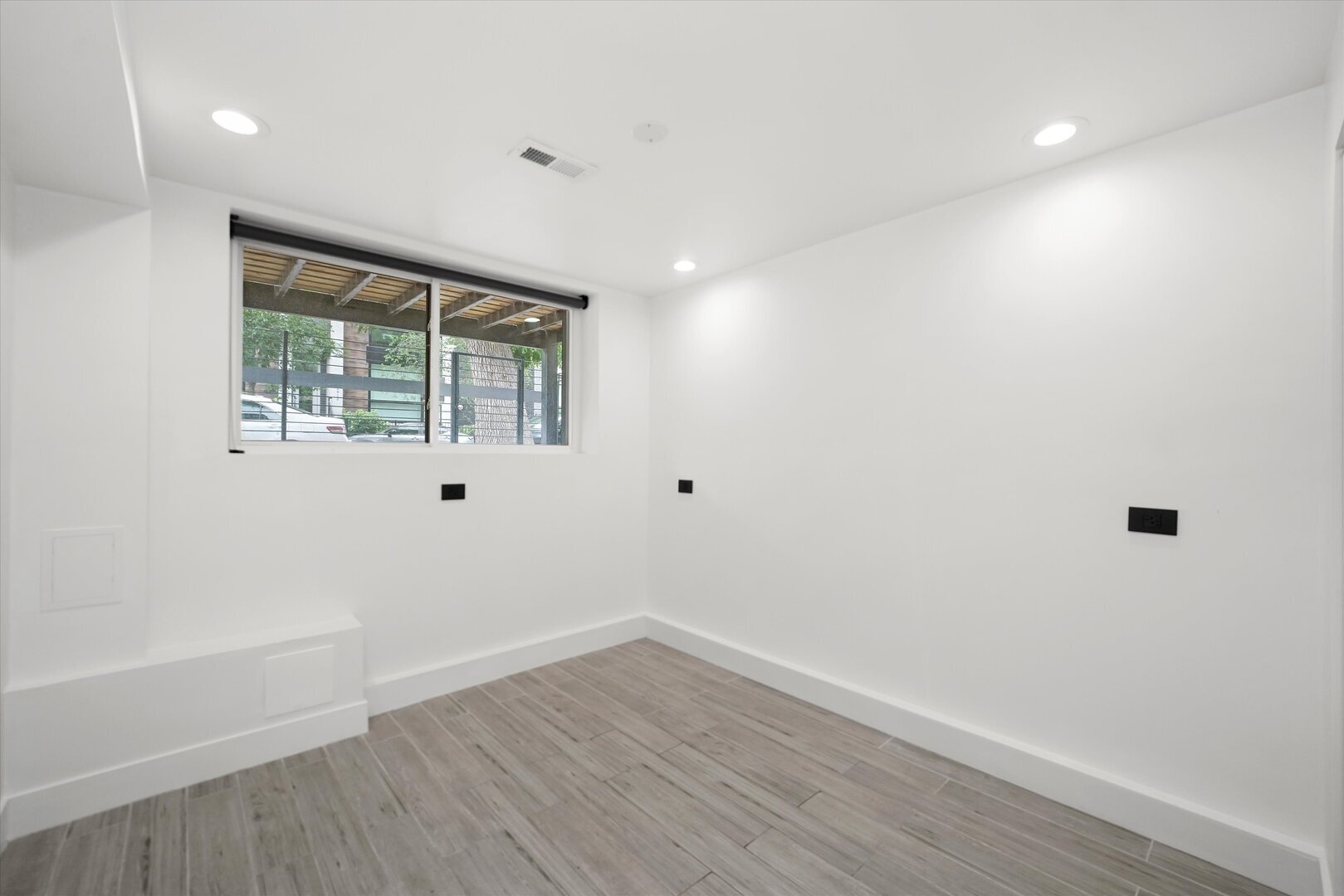 Building Photo - 2915 W Lyndale St