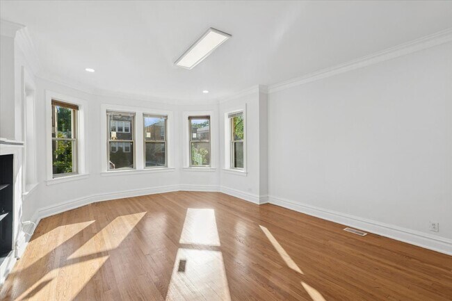 Building Photo - 5412 N Kimball Ave