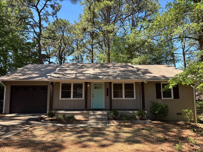 Building Photo - 520 N Hale St