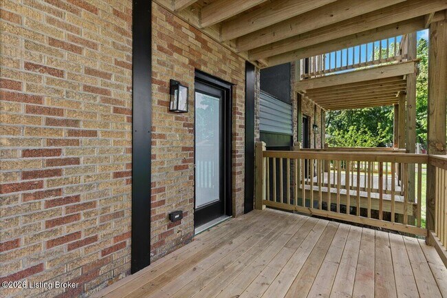 Building Photo - 1018 S 47th St