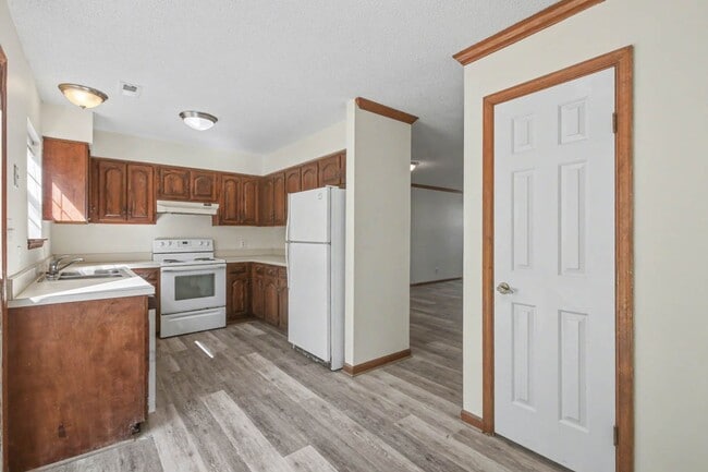 Building Photo - Updated 2BR Home Near Transit with Private Fenced Yard in Newport News