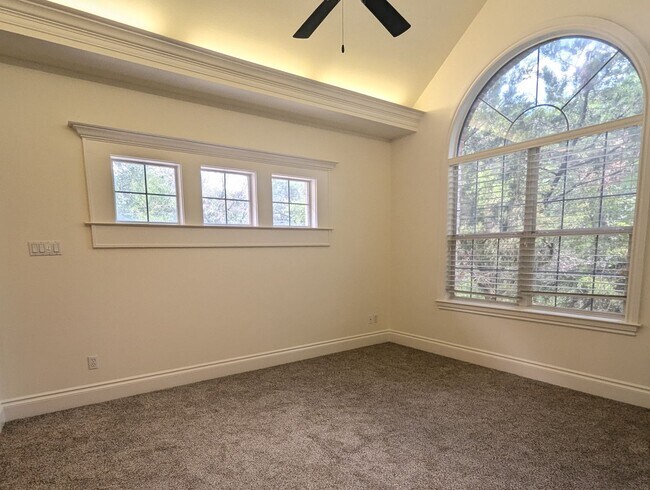 Building Photo - Serene 3 Bed / 3 Bath in Great Austin Loca...