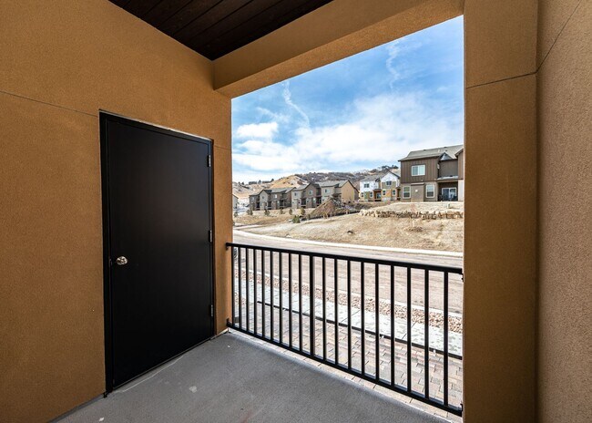 Building Photo - 1 Bed Luxury Apartment near Garden of the Gods