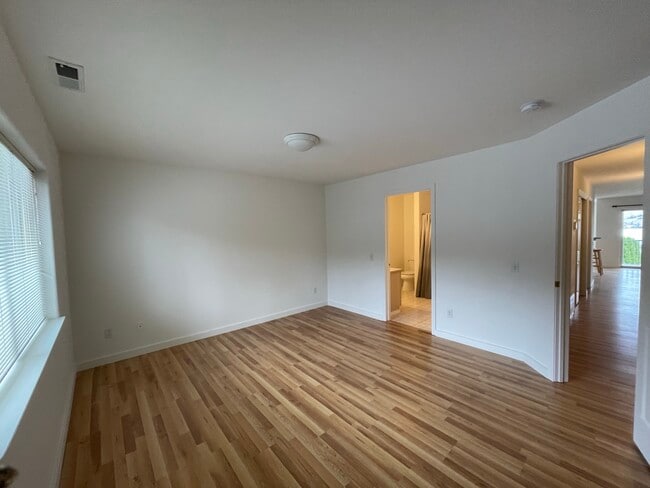 Building Photo - 2307 W Woodin Ave