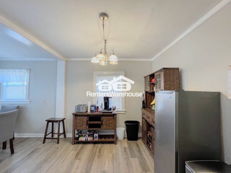 Building Photo - 8455 Radnor Rd