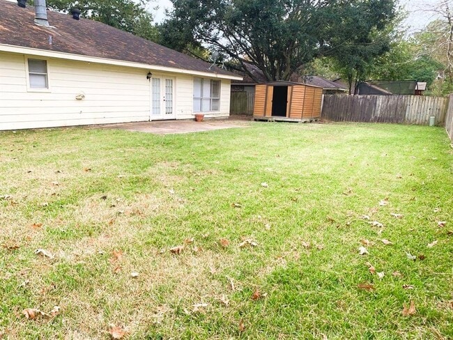 Building Photo - 1006 Poppets Way