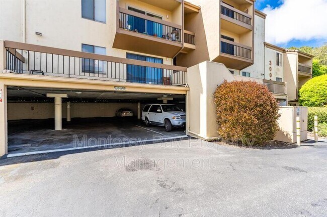 Building Photo - 3204 Golden Oaks Ln