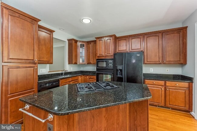 Building Photo - 4273 Upper Park Dr
