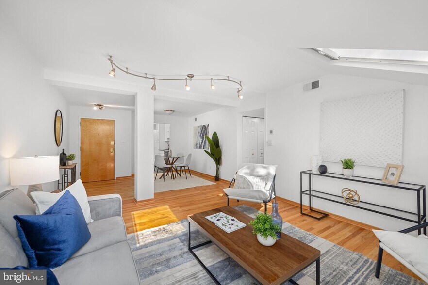 Building Photo - 1930 New Hampshire Ave NW