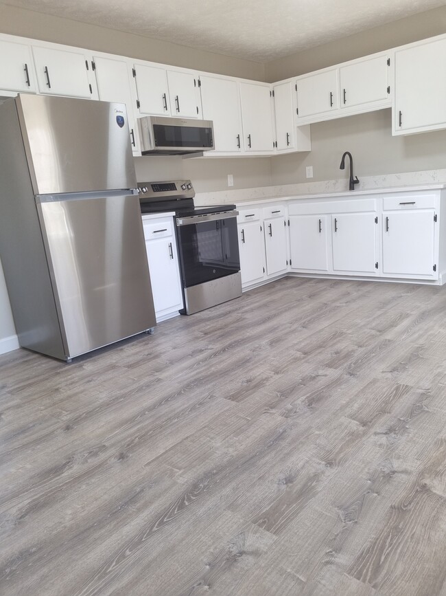 Building Photo - 967 Sanchez Dr