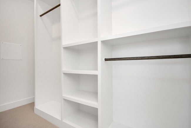 Building Photo - 420 Janisch Rd