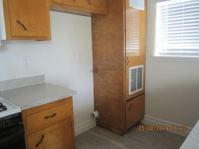 Building Photo - IMMACULATE DUPLEX - GREAT LOCATION