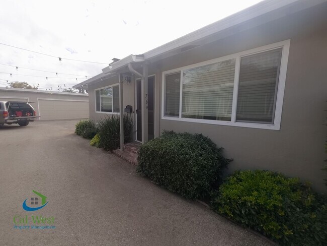 Building Photo - $2,695 - 2 BR/1BA Duplex-Downtown Willow G...