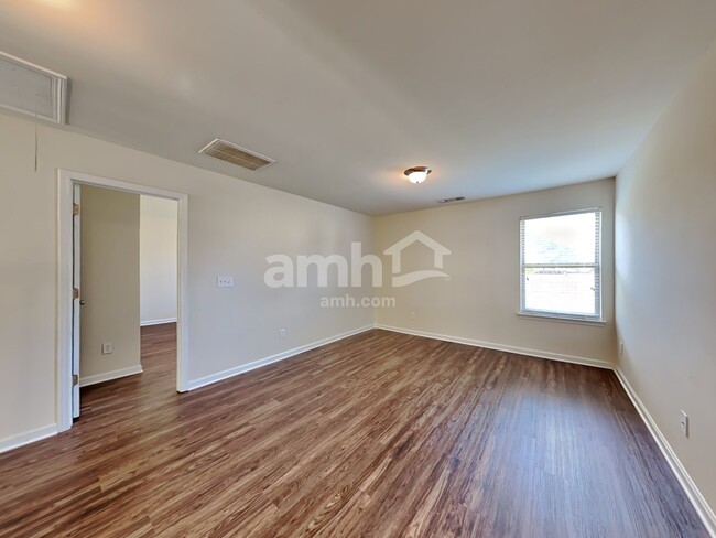 Building Photo - 525 Brickstone Way