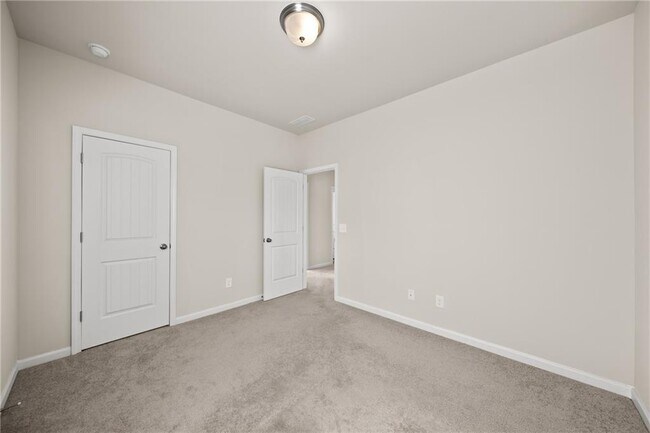 Building Photo - 5337 Burrus Ln