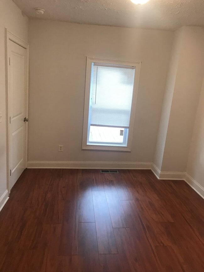 Building Photo - 2 Bed & 2 Bath in Old Hickory