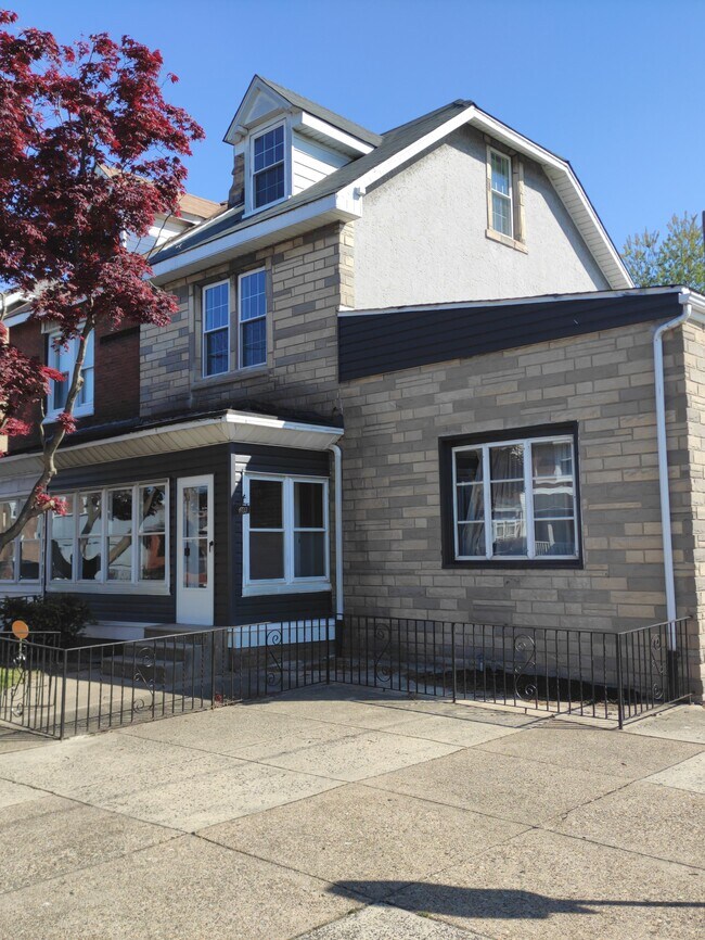 Building Photo - 4733 Knorr St