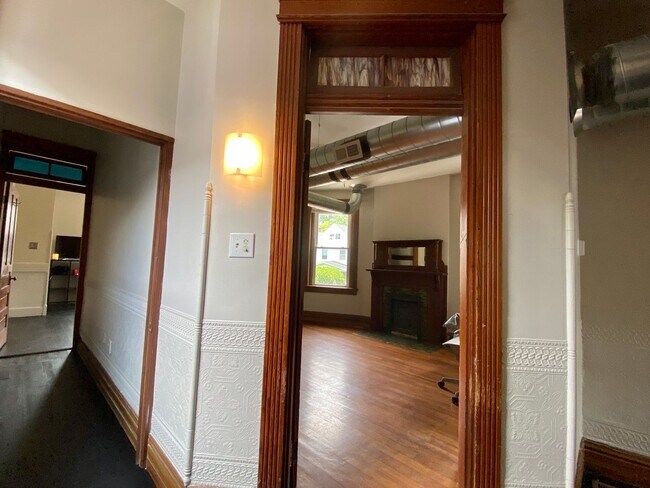 Building Photo - 146 Parker St