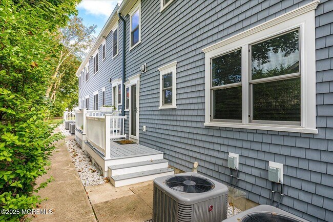 Building Photo - 31 Cedar Ave
