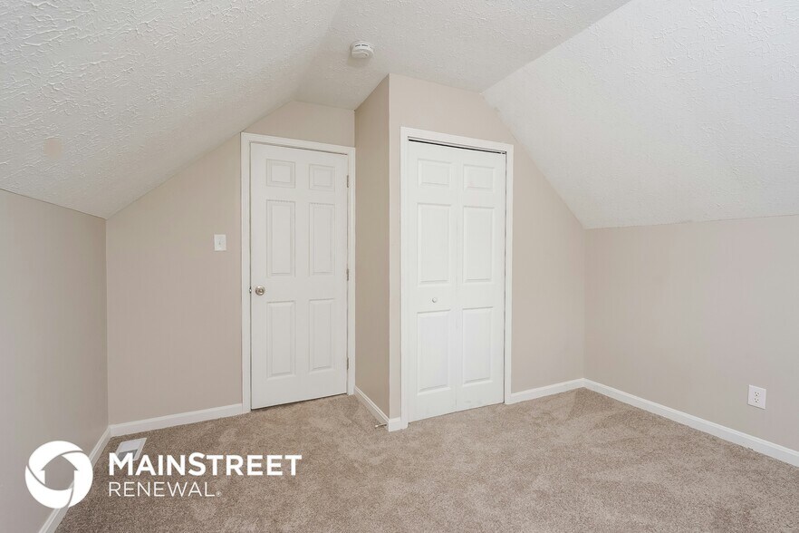 Building Photo - 6605 Six Mile Ln