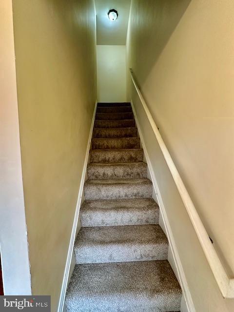 Building Photo - 165 Lexington Ct