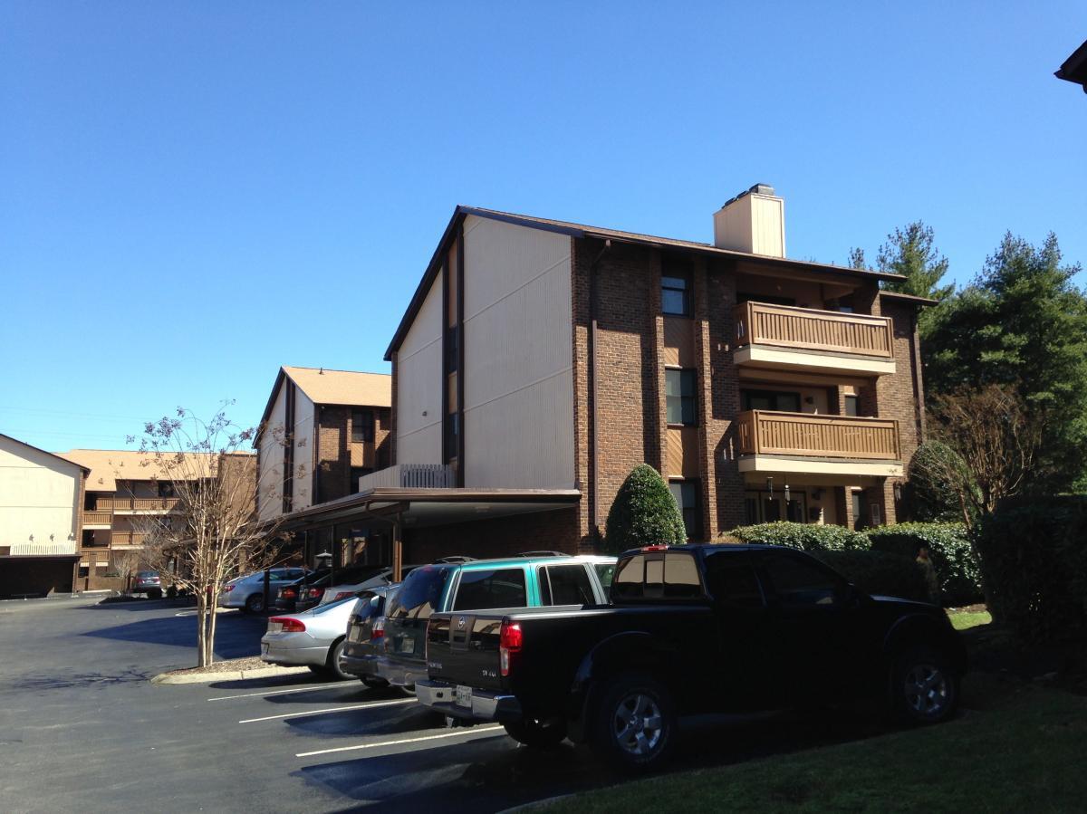 Building Photo - 124 Hillsboro Pl
