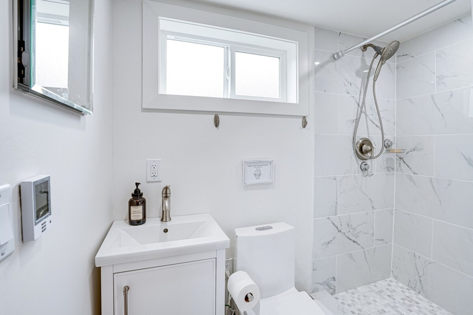 Building Photo - 1142 Temple Dr