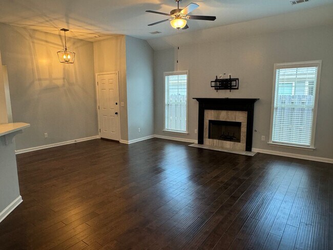 Building Photo - Incredible 3-Bedroom in Grand Park!!