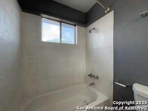 Building Photo - 2802 Lasses Blvd