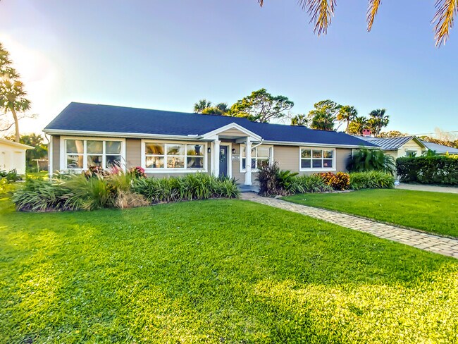 Building Photo - 762 S Beach St