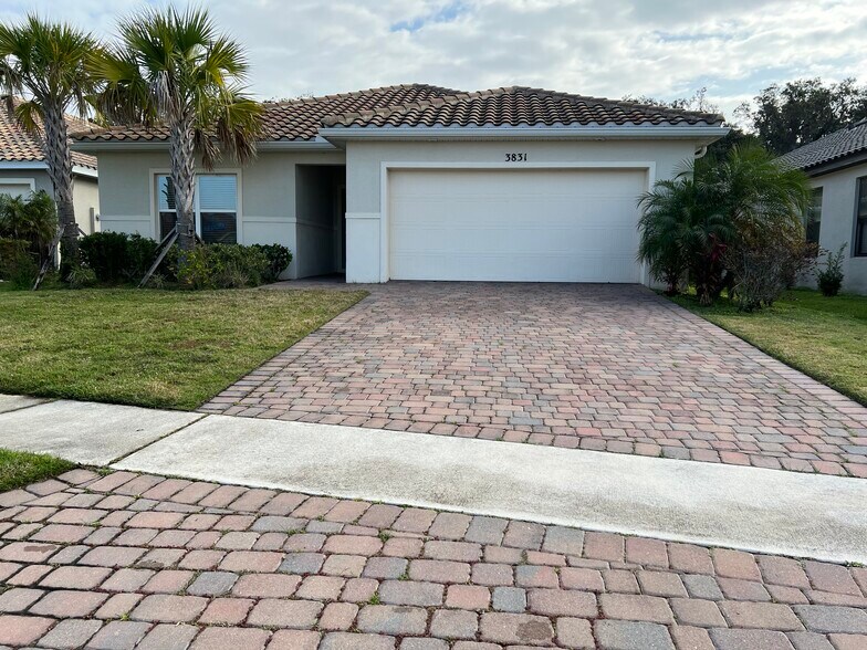 Building Photo - 3831 Carrick Bend Dr