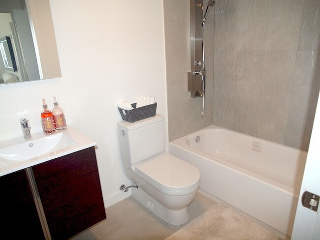 Building Photo - 551 Michigan Ave