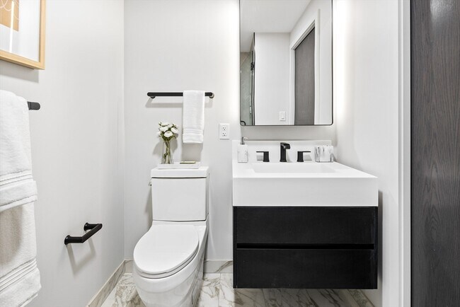 Building Photo - 55 Lagrange St