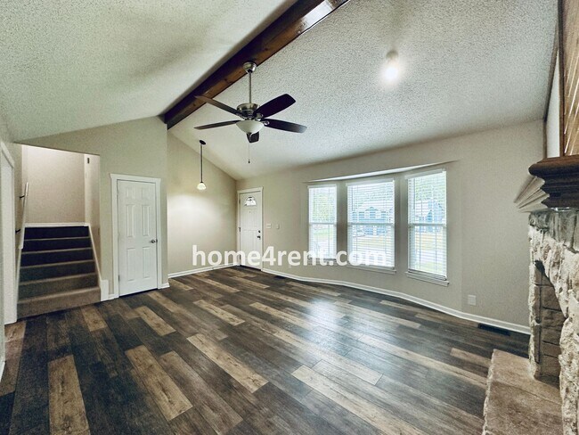 Building Photo - Wonderful Three Bedroom Olathe Home in a Q...
