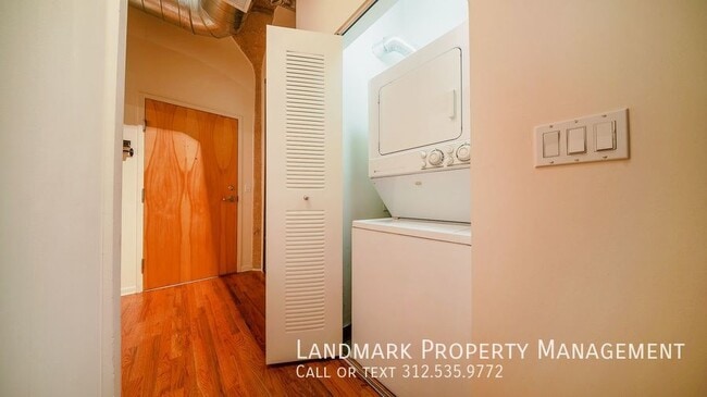 Building Photo - 758 N Larrabee St
